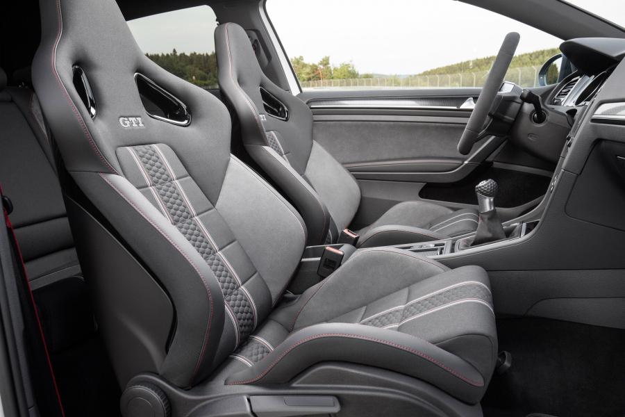  Volkswagen Golf GTi Clubsport Edition 40 2016 года  (фото 13 из 15)